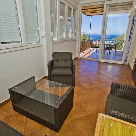 Apartments Ivusic Хвар Экстерьер фото