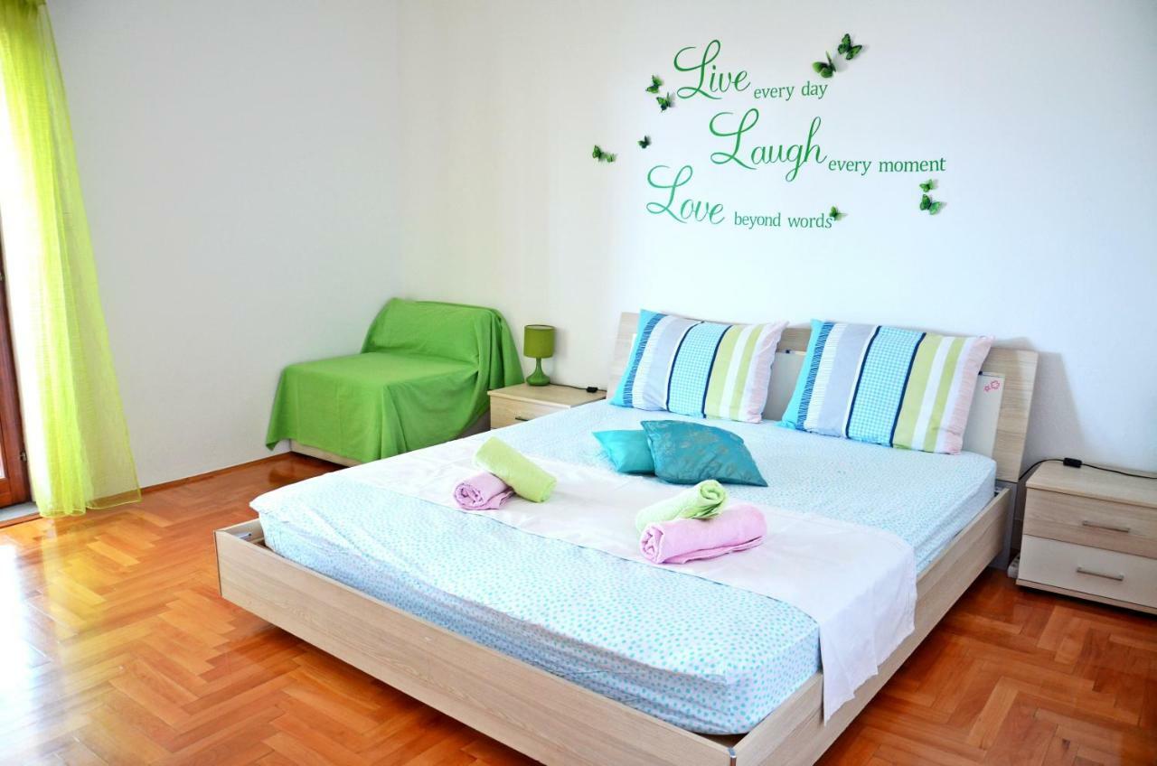 Apartments Ivusic Хвар Экстерьер фото